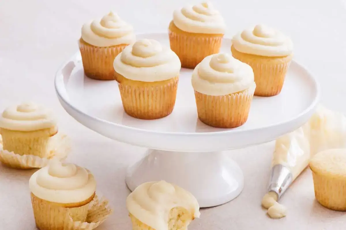 Receita de Cupcakes de baunilha com cobertura de buttercream